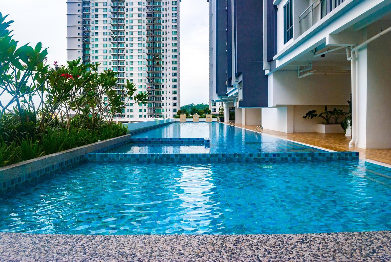 Lazy Traveler'S Suite By D Imperio Homestay George Town Exterior foto